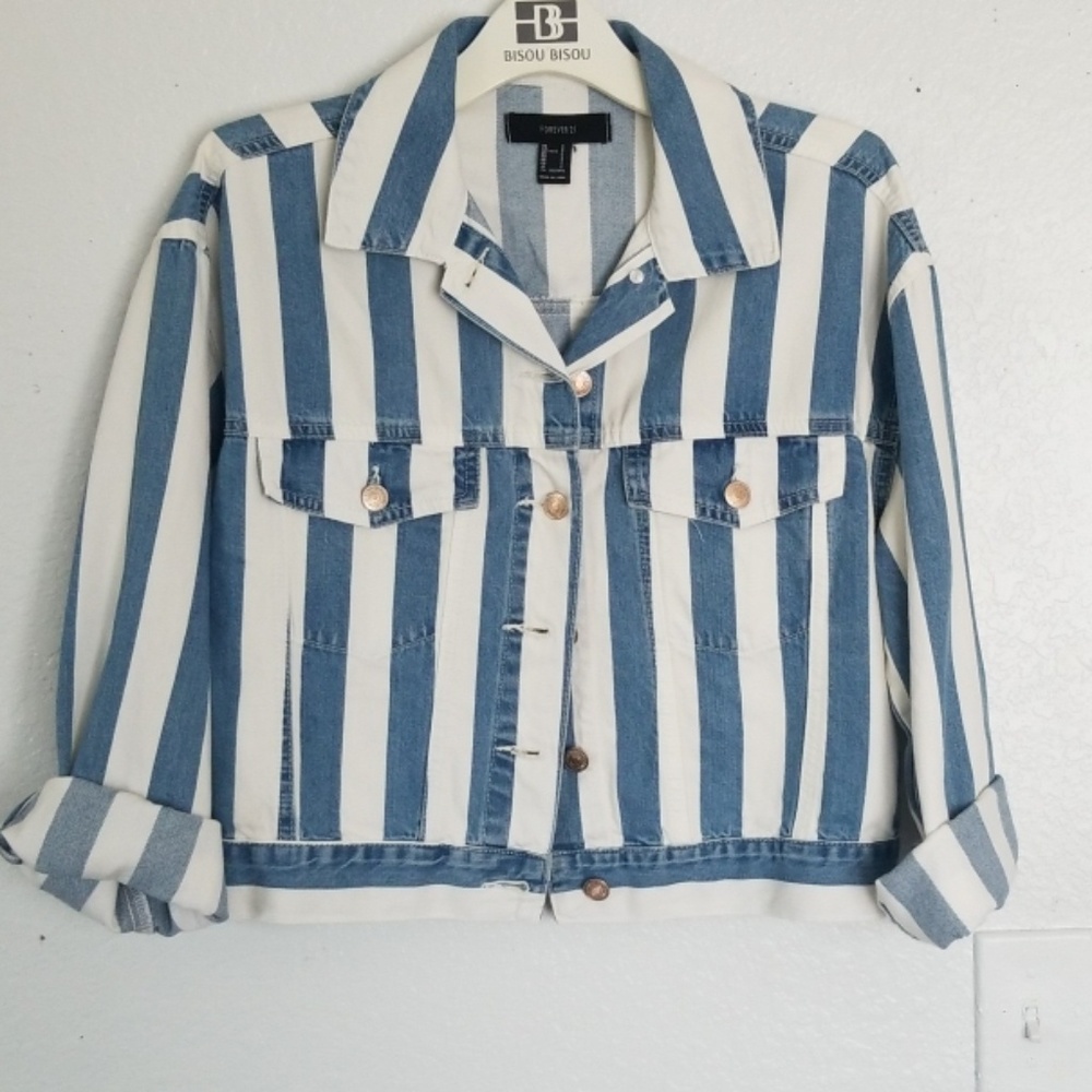 NWOT Forever 21 denim jacket